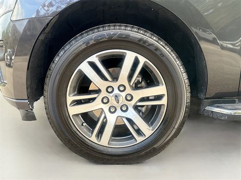 Used 2023 Ford Expedition Max XLT image 32