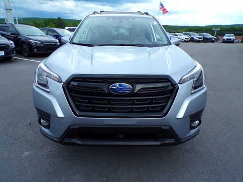 Used 2023 Subaru Forester Premium AWD/4WD image 4
