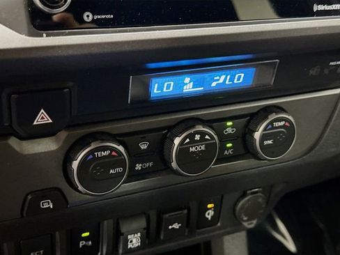 Used 2022 Toyota Tacoma TRD Sport image 15