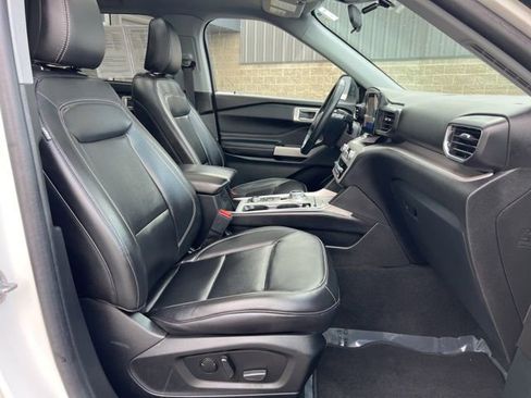 Used 2024 Ford Explorer XLT w/ Equipment Group 202A image 12