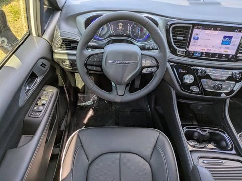 New 2026 Chrysler Pacifica Limited w/ S Appearance Package image 15