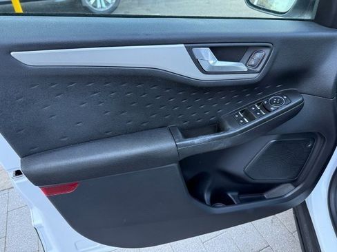 Used 2020 Ford Escape SE image 8