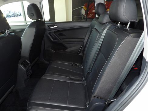 Used 2020 Volkswagen Tiguan SE image 22