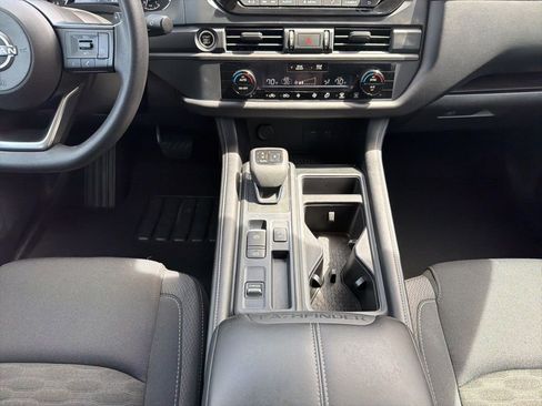 Used 2024 Nissan Pathfinder S FWD image 25
