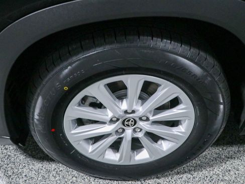 Used 2025 Toyota Grand Highlander AWD image 11