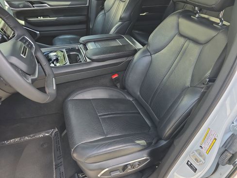 Used 2024 Jeep Wagoneer L Series II w/ Flexible Seating Group AWD/4WD image 17