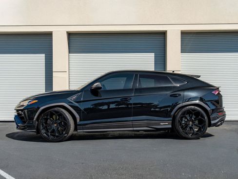 Used 2024 Lamborghini Urus Performante AWD/4WD image 8