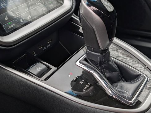 Used 2022 Subaru Outback Premium image 6