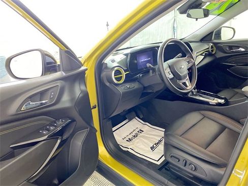 Used 2024 Chevrolet Trax ACTIV w/ Sunroof Package image 21
