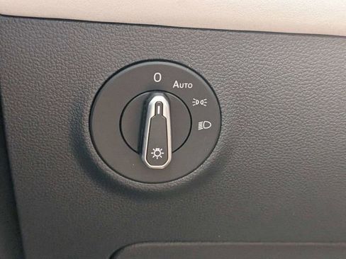 Certified 2026 Volkswagen Taos SE FWD image 28