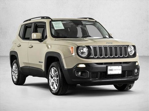 Used 2015 Jeep Renegade Latitude image 3