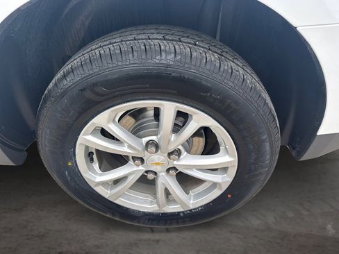 Used 2017 Chevrolet Equinox LT FWD image 18
