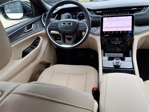 New 2025 Jeep Grand Cherokee L Limited image 4