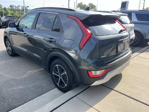 Used 2024 Kia Niro EX FWD image 3