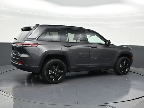 Used 2023 Jeep Grand Cherokee Limited w/ Black Appearance Package image 5