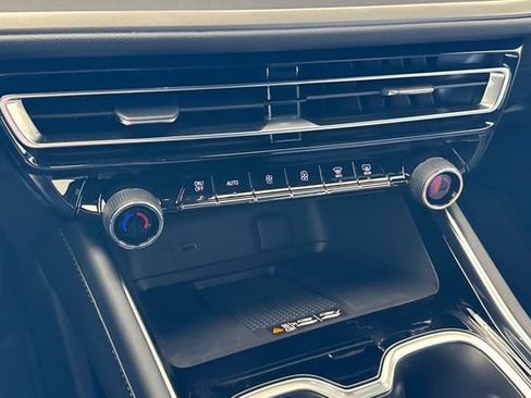 New 2026 Chevrolet Traverse LT w/ Driver Confidence Package FWD image 29