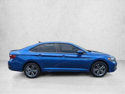 Used 2023 Volkswagen Jetta SE w/ Panoramic Sunroof Package FWD image 4