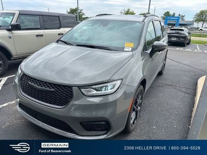 Used 2023 Chrysler Pacifica Touring-L w/ S Appearance Package