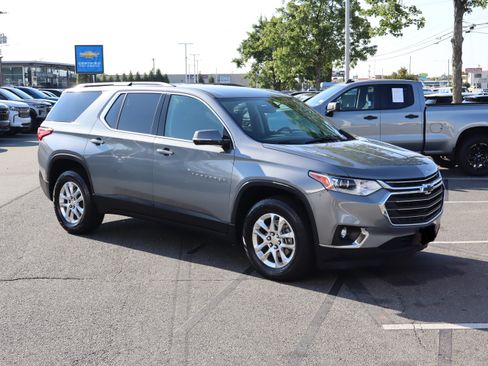 Used 2019 Chevrolet Traverse LT FWD image 2