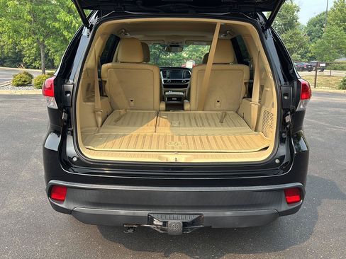 Used 2018 Toyota Highlander XLE AWD/4WD image 18