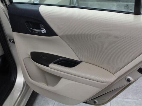 Used 2014 Honda Accord LX image 25