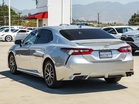 Used 2021 Toyota Camry SE w/ Convenience Package FWD image 5