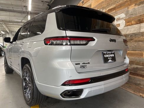 Used 2023 Jeep Grand Cherokee L Summit AWD/4WD image 21