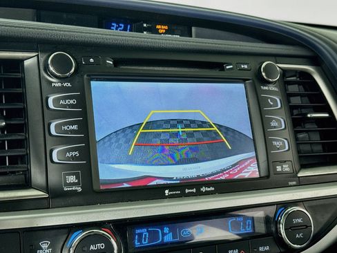 Used 2019 Toyota Highlander Limited AWD/4WD image 17