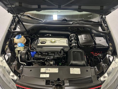 Used 2012 Volkswagen Golf 4-Door image 18