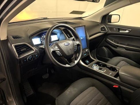 Certified 2023 Ford Edge SE image 5