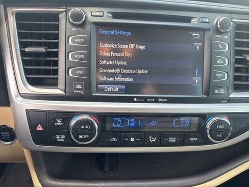 Used 2019 Toyota Highlander Limited Platinum w/ Carpet Mat Package (TMS) AWD/4WD image 16