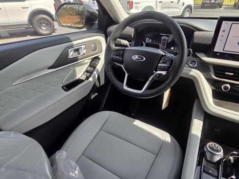 New 2026 Ford Explorer Platinum w/ LUX Leather Package AWD/4WD image 16