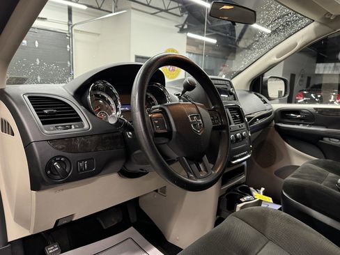 Used 2016 Dodge Grand Caravan American Value Package image 21