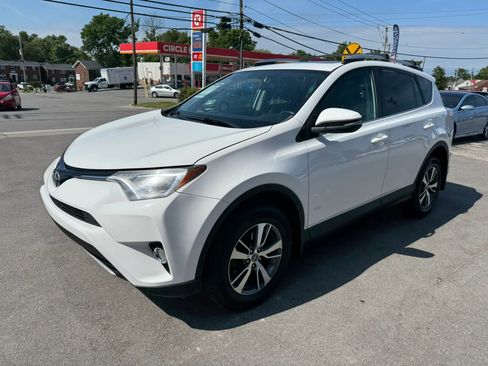 Used 2016 Toyota RAV4 XLE AWD/4WD image 4