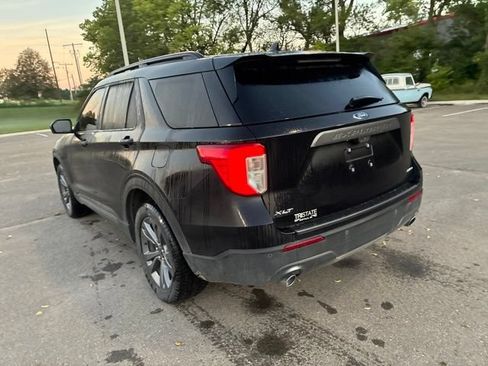 Used 2022 Ford Explorer XLT w/ Equipment Group 202A AWD/4WD image 11
