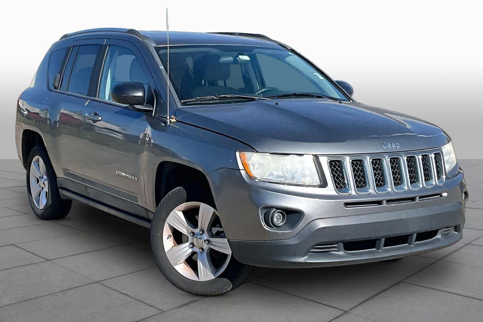 Used 2011 Jeep Compass Sport w/ Sun/Sound Group FWD image 2