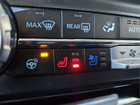 Used 2024 Ford F250 Lariat w/ Tremor Off-Road Package image 40