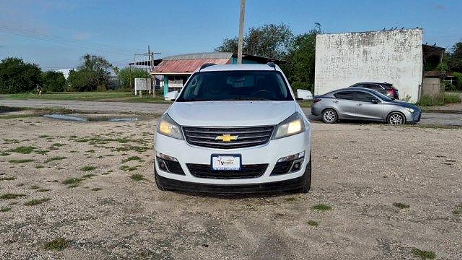 Used 2017 Chevrolet Traverse LT w/ Style and Technology Package FWD image 3