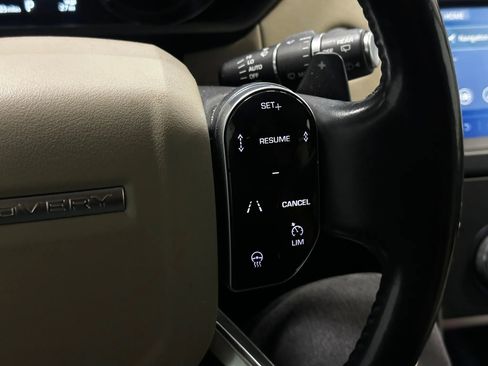 Used 2020 Land Rover Discovery Landmark image 30