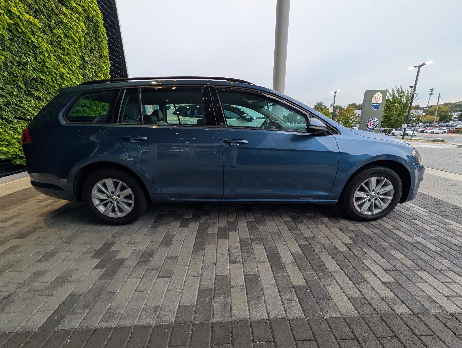 Used 2016 Volkswagen Golf S FWD image 21