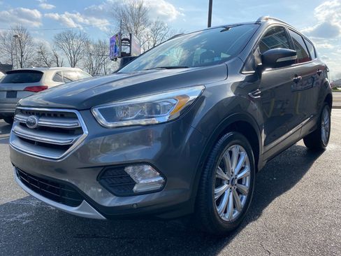 Used 2017 Ford Escape Titanium w/ Canadian Touring Package image 7