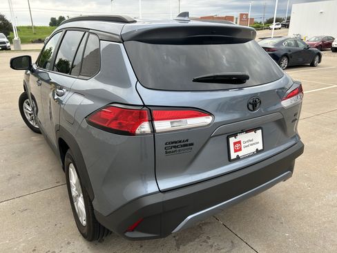 Used 2023 Toyota Corolla Cross LE w/ Moonroof Package AWD/4WD image 4