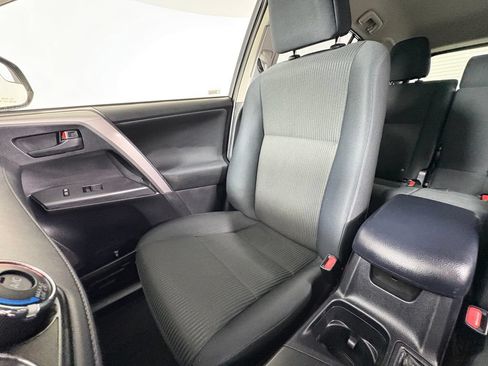 Used 2017 Toyota RAV4 LE AWD/4WD image 18