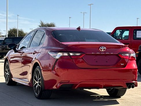 Used 2024 Toyota Camry SE image 6