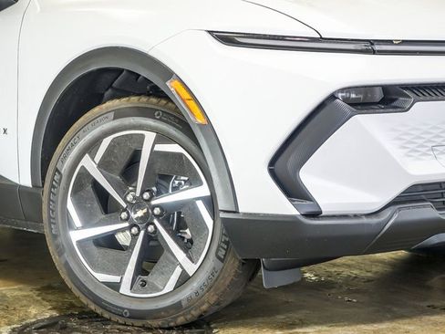 New 2026 Chevrolet Equinox EV LT image 4