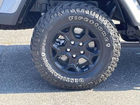 Used 2023 Jeep Gladiator Sport AWD/4WD image 7
