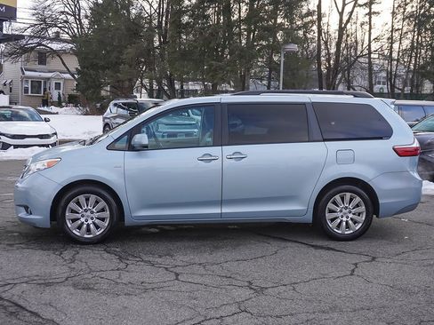 Used 2016 Toyota Sienna XLE image 18
