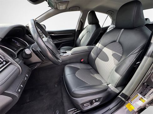Used 2022 Toyota Camry SE image 22