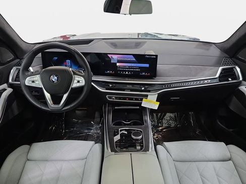 Certified 2026 BMW X7 xDrive40i AWD/4WD image 9