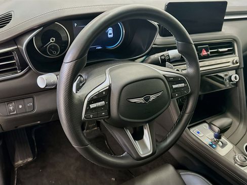 Used 2025 Genesis G70 2.5T AWD/4WD image 18
